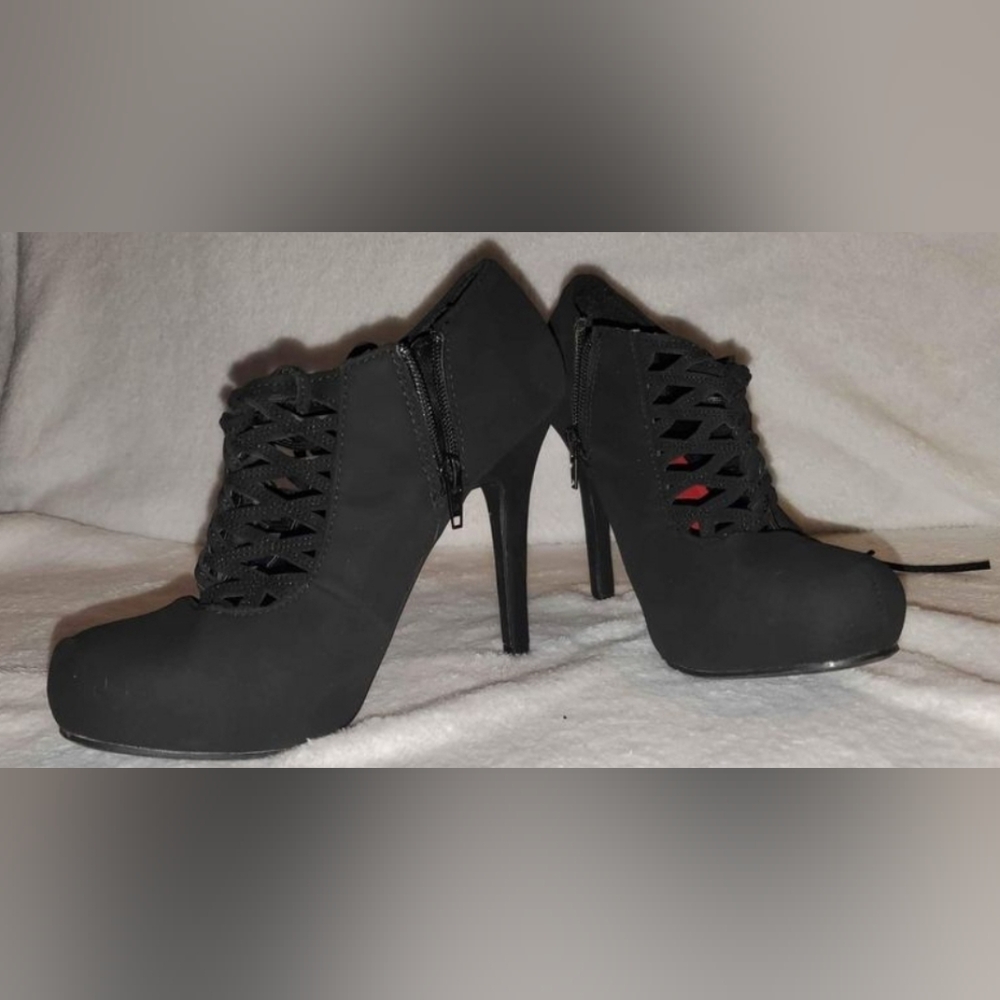 Madeline Girl Women's Black Stilettos Size 7.5